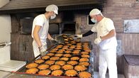 mareTV – Die Leibspeise der Inselbewohner sind Quesadillas, Käsekuchen. Die in ganz Spanien beliebten Rundstücke haben in dieser Holzofenbäckerei eine besondere Rezeptur: Sie werden aus Kuh-, Schafs- und Ziegenfrischkäse gemacht.