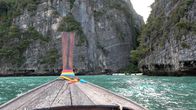 Phuket & Co. - Thailands sonnige Inselwelten – Zwischen den imposanten Felsinseln des Adamanen-Archipels verbergen sich traumhafte Lagunen wie die von Ko Phi Phi Leh.