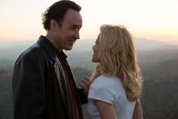 Love & Mercy – Brian Wilson (John Cusack) verliebt sich in die Autoverkäuferin Melinda (Elizabeth Banks).