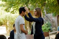 Crescendo – Shira (Eyan Pinkovich) und Omar (Mehdi Meskar) sollen sich jeweils in die andere Religion hineinversetzen.