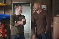 Navy CIS: L.A. – Suchen nach neuen Beweisen, um Kensi Blythes Unschuld zu belegen: Callen (Chris O'Donnell, l.) und Sam (LL Cool J, r.) ...