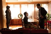 Reckoning – L-R: John Ainsworth (Toby Schmitz) und Mike Serrato (Aden Young)