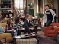 How I Met Your Mother – Gute Freunde: Ted (Josh Radnor, r.), Barney (Neil Patrick Harris, 2.v.r.), Lily (Alyson Hannigan, l.) und Robin (Cobie Smulders, 2.v.l.) ...