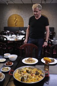 In Teufels Küche mit Gordon Ramsay – Essen ist ja schön und gut, aber Gordon Ramsey kümmert sich auch um die öde Inneneinrichtung des Restaurants ...