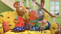 Pip und Posy – Pip hat Schnupfen. Posy kümmert sich als Dr. Posy um ihn.