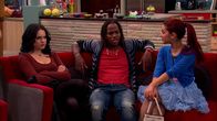 Victorious – L-R: Jade West (Elizabeth Gillies), André Harris (Leon Thomas III), Cat Valentine (Ariana Grande)