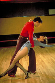 Saturday Night Fever – Tony (John Travolta) und Stephanie (Karen Lynn Gorney) trainieren gemeinsam für den Tanzwettbewerb.