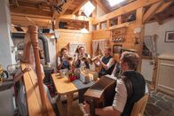 Musikantisch kreuz und quer durchs Land – Dörflwirtmusi beim Musizieren