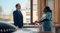 Professor T – Mit Professor Tempest (l., Ben Miller) hat die Krankenschwester Sonita Graham (r., Clare Perkins) einen schwierigen Patienten.
