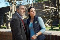 Tierärztin Dr. Mertens – Susanne Mertens (Elisabeth Lanz, r.) äußert gegenüber ihrem Vater Prof. Georg Baumgart (Gunter Schoß, l.) ihre Vorbehalte gegenüber dem neuen Zoodirektor.