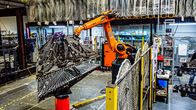 Wunderstoffe – Ressourcen schonendes Bauen mit Fasern: Roboter wickeln Faser-Elemente für Hausfassade.