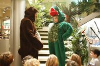 Danni Lowinski – Nach der Kindergartenlüge muss Krokodanni (Annette Frier, r.) alles wieder gut machen und bekommt Hilfe von Sven (Jorres Risse, l.) ...