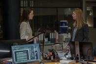 Homeland – Jenna Bragg (Andrea Deck, l.); Carrie Mathison (Claire Danes, r.)