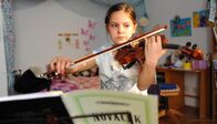 Seit du da bist – Allegra (Allegra Tinnefeld) spielt Geige.
