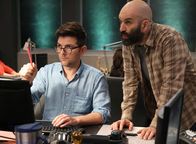 Ghosted – Links: Max Jennifer (Adam Scott)