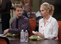 Last Man Standing – Kyle Anderson (Christoph Sanders, l.); Mandy Baxter (Molly McCook, r.)