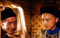 Der letzte Kaiser – Reginald Johnston (Peter O'Toole, l.); Pu Yi (Tao Wu, r.)