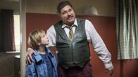 Ich bin William – William (Alexander Magnússon) mit seinem Onkel Nils (Rasmus Bjerg)