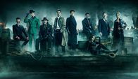 Gotham – (5. Staffel) - (v.l.n.r.) Oswald Cobblepot alias Penguin (Robin Lord Taylor); Edward Nygma (Cory Michael Smith); Harvey Bullock (Donal Logue); James Gordon (Ben McKenzie); Bruce Wayne (David Mazouz); Lucius Fox (Chris Chalk); Selina Kyle (Camren Bicondova); Alfred Pennyworth (Sean Pertwee); Barbara Kean (Erin Richards)