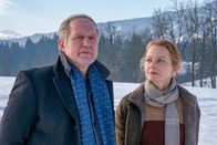 Der Bergdoktor – Rupert Althammer (Harald Krassnitzer) und Ella Kirchner (Carina Wiese) verbindet seit über 30 Jahren ein Geheimnis.