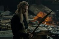 Der Herr der Ringe: Die Ringe der Macht – Sauron (Charlie Vickers) kennt keine Gnade mit Celebrimbor.