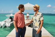 Das Traumschiff – Das Traumschiff – Bahamas Wiedersehen mit Misstönen: Leander Lichti als Philip Singer, Aline Hochscheid als Melanie, Max Alberti als Toby Heers Copyright: SRF/ZDF/Dirk Bartling