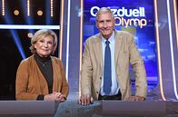 Quizduell-Olymp – Die Kandidat:innen des Teams "Journalisten": Ulrich Wickert (r.) und Sabine Christiansen (l.).