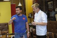 In Teufels Küche mit Gordon Ramsay – Gordon Ramsay (r.)