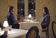 Navy CIS: L.A. – Während Kensi (Daniela Ruah, r.) verdeckt als Ernährungsberater ermittelt, gibt sich Deeks (Eric Christian Olsen, l.) als neuer Patient eines Rehabilitationszentrums aus, um den Tod eines Marineoffiziers zu untersuchen ...