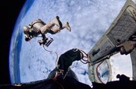 Apollo 1 - Die wahre Geschichte – Am 3. Juni 1965 wagte Ed White als erster Amerikaner den Ausstieg aus dem Raumschiff.