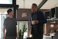 Single Parents – Miggy Park (Jake Choi, l.); Douglas Fogerty (Brad Garrett, r.)