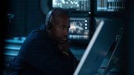 Alex Rider – Die Jagt auf den Cyber-Terroristen hat für die Abteilung nun höchste Priorität. Als sich Smithers (Nyasha Hatendi) den Code genauer ansieht, erkennt er plötzlich ein Muster.