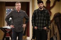 Last Man Standing – (v.li.) Tim Allen (Mike Baxter), Jordan Masterson (Ryan Vogelson).
