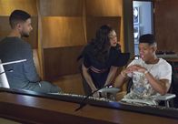 Empire – Während sich Cookies (Taraji P. Henson, M.) nichts sehnlicher wünscht, als einen friedlichen Geburtstag im Kreis ihrer Lieben, versuchen Jamal (Jussie Smollett, l.) und Hakeem (Bryshere Y. Gray, r.) Freda zur Mitarbeit an Jamals Album zu überreden ...