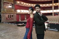 For the Drama – Rosa (Marie Nasemann) und Gabriel (Eidin Jalali) sind die Zweitbesetzung in der „Fledermaus". Sie fungieren als Backup-Team und sind täglich bei den Proben dabei. Die beiden sind auch privat ein Paar, stecken jedoch mitten in einer Beziehungskrise.