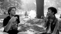 Streetphilosophy – Der Kategorische Imperativ im Tretpower Park: Elena Loevskaya erklärt Jonas wie die Welt aussähe, wenn alle Kantianer wären.