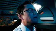 Code 7500 – Pilot Tobias verfolgt über den Bildschirm, wie Entführer Besatzung und Passagiere der Maschine in ihre Gewalt bringen.