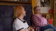 Lamarck – Im Zwiegespräch mit der Mutter: Filmemacherin Marian Mayland (links) will mehr über die Familiengeschichte wissen.
