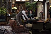 Will & Grace – Führen Billem Van Billiams (Eric McCormack, l.) und Fanny Van Billiams (Debra Messing, r.) wirklich eine glückliche Ehe oder sehnt sich der mächtige Immobilienbesitzer nach etwas ganz anderem?