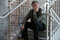 Mr. Right – Der ehemalige CIA-Agent Hopper (Tim Roth) hat es auf Francis abgesehen. Auf seiner Jagd nach ihm gibt er sich als Polizist Reynolds aus. Ob das gut geht?