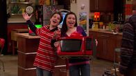 iCarly – Freddie Benson (Nathan Kress), Carly Shay (Miranda Cosgrove)