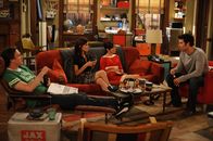 How I Met Your Mother – Sind sich nicht ganz einig, ob es Wunder wirklich gibt: Ted (Josh Radnor, r.), Marshall (Jason Segel, l.), Lily (Alyson Hannigan, 2.v.r.) und Robin (Cobie Smulders, 2.v.l.) ...