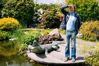 Olaf Jagger – Olaf Schuberts Blick in die Zukunft ändert sich gewaltig, als er erfährt, dass er womöglich der Sohn von Mick Jagger ist.
