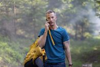 neoriginal: Springflut – Ove Gardman (Filip Berg) hat als kleiner Junge den Mord auf der Insel Nordkoster gesehen.