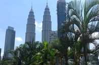 Magic Cities – Die Stadt Kuala Lumpur wurde mitten in Dschungel gebaut. Ob Tradition oder Moderne, in Kuala Lumpur ist alles möglich.