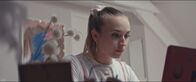 Derby Girl – Da die Mannschaft "Cannibal Licornes" zu wenig Geld für die Reise zum "Moon-Derby-Cup" hat, überlegt sich Lola Bouvier (Chloé Jouannet), wie sie alle an Geld kommen könnten. Wird Lola ihren geliebten Gymnastikanzug verkaufen?