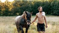 In my Room – Armin (Hans Löw), Anfang Vierzig, kinderlos, freiberuflich arbeitender Kameramann, wird langsam zu alt für das Nachtleben und die Frauen, die er mag. Er ist nicht glücklich mit seinem Leben, kann sich aber kein anderes vorstellen. Als er eines Morgens aufwacht, ist es totenstill: Die Welt sieht aus wie immer, aber die Menschheit ist verschwunden.