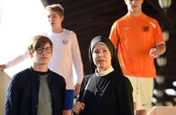 Um Himmels Willen – Schwester Hanna (Janina Hartwig, r.) will Marc Welters (Adrian Bräuning, l.) zu Familie Seebald begleiten.