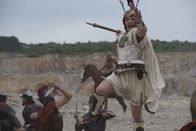 ZDF-History: Alexander der Große - Der Superstar der Antike – Als furchtloser Kämpfer verdient sich Alexander (David Schütter) den Respekt seiner Soldaten und sichert sich jahrelang ihre treue Gefolgschaft
