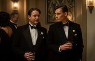 Das Boot – Die Zweckfreundschaft zwischen Samuel Greenwood (Vincent Kartheiser, l.) und Kaleun Klaus Hoffmann (Rick Okon) beginnt wegen der Jazz-Sängerin Cassandra zu bröckeln.